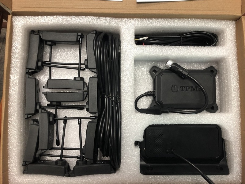 Il sistema di controllo della gomma del rimorchio di TPMS con gli allarmi e le ruote di dati Storage26 della nuvola ha impacchettato i sensori, i ripetitori, i ricevitori TP